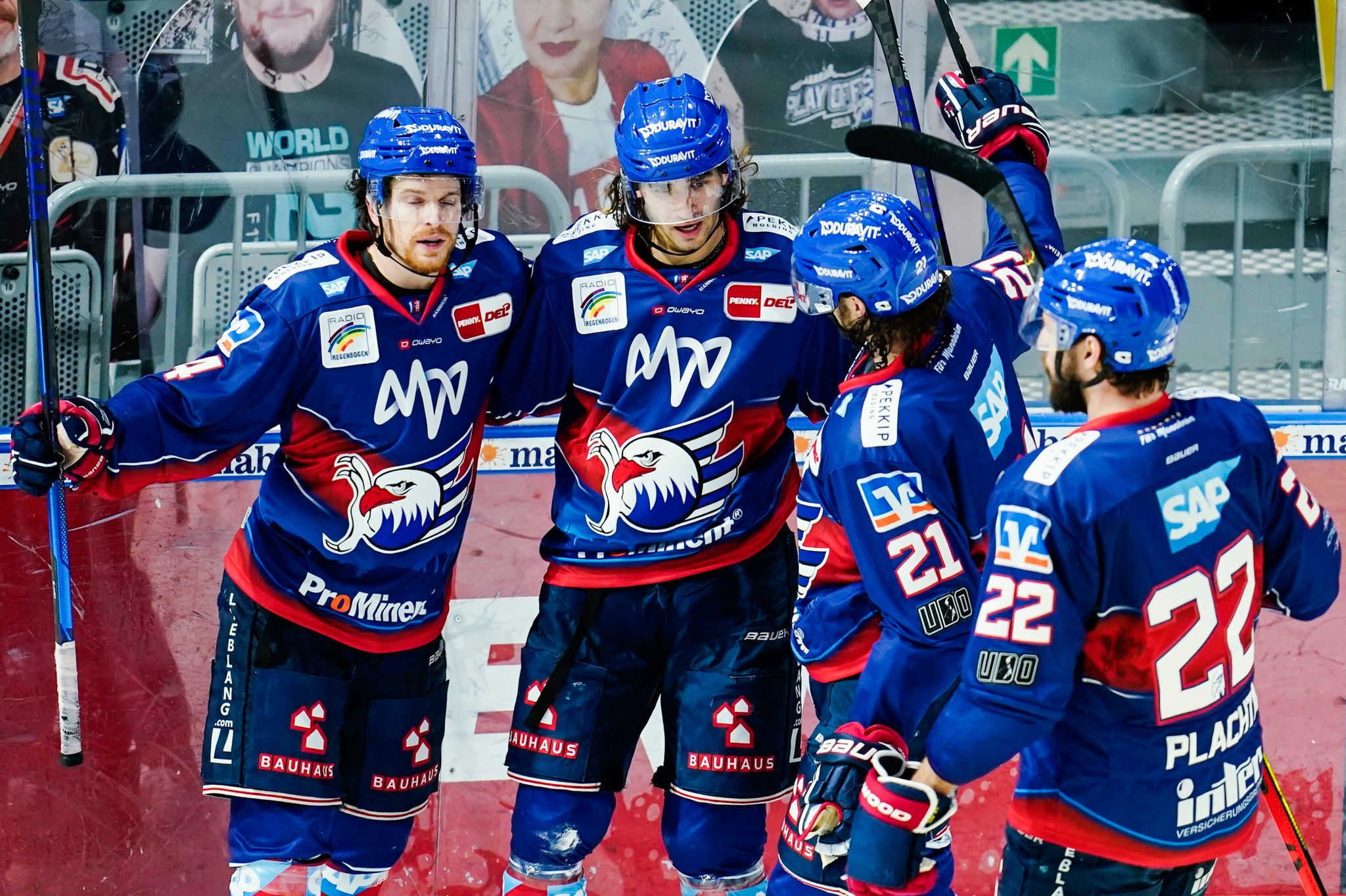 Adler Mannheim gewinnen klar gegen Kölner Haie