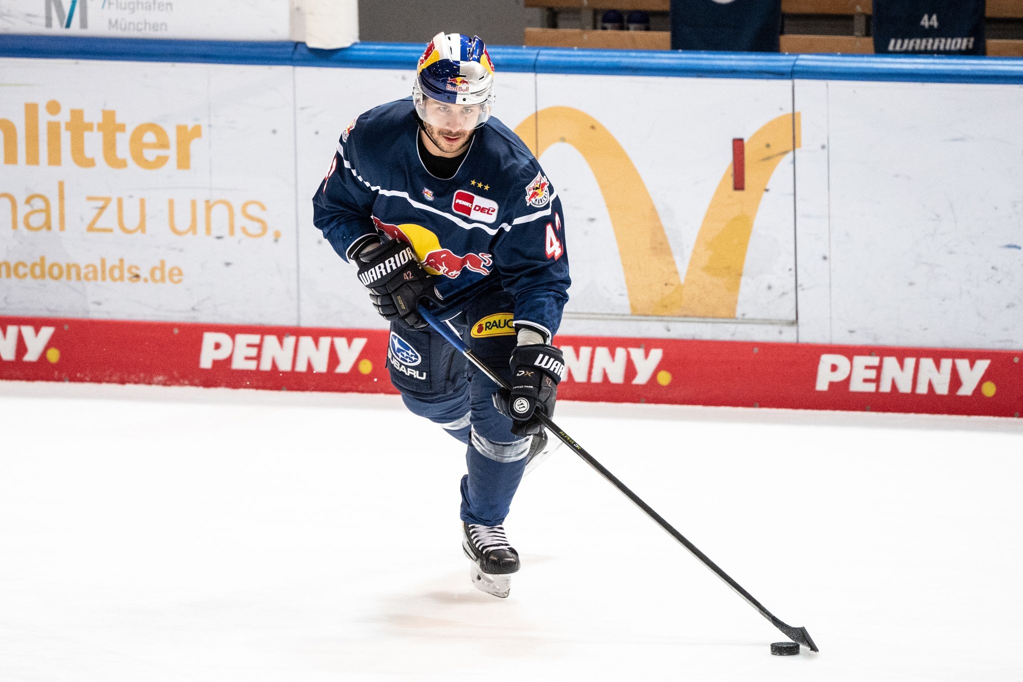 EHC Red Bull München setzt Zeichen gegen Eisbären Berlin
