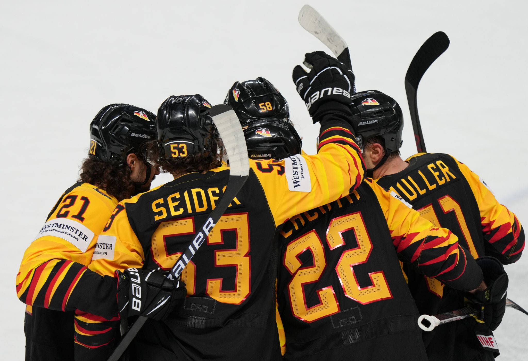 Eishockey-Team freut sich über perfekten WM-Start