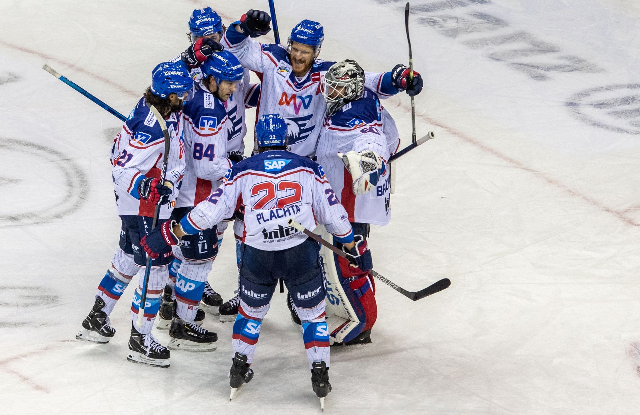 Adler Mannheim mit Ausrufezeichen – München Erster