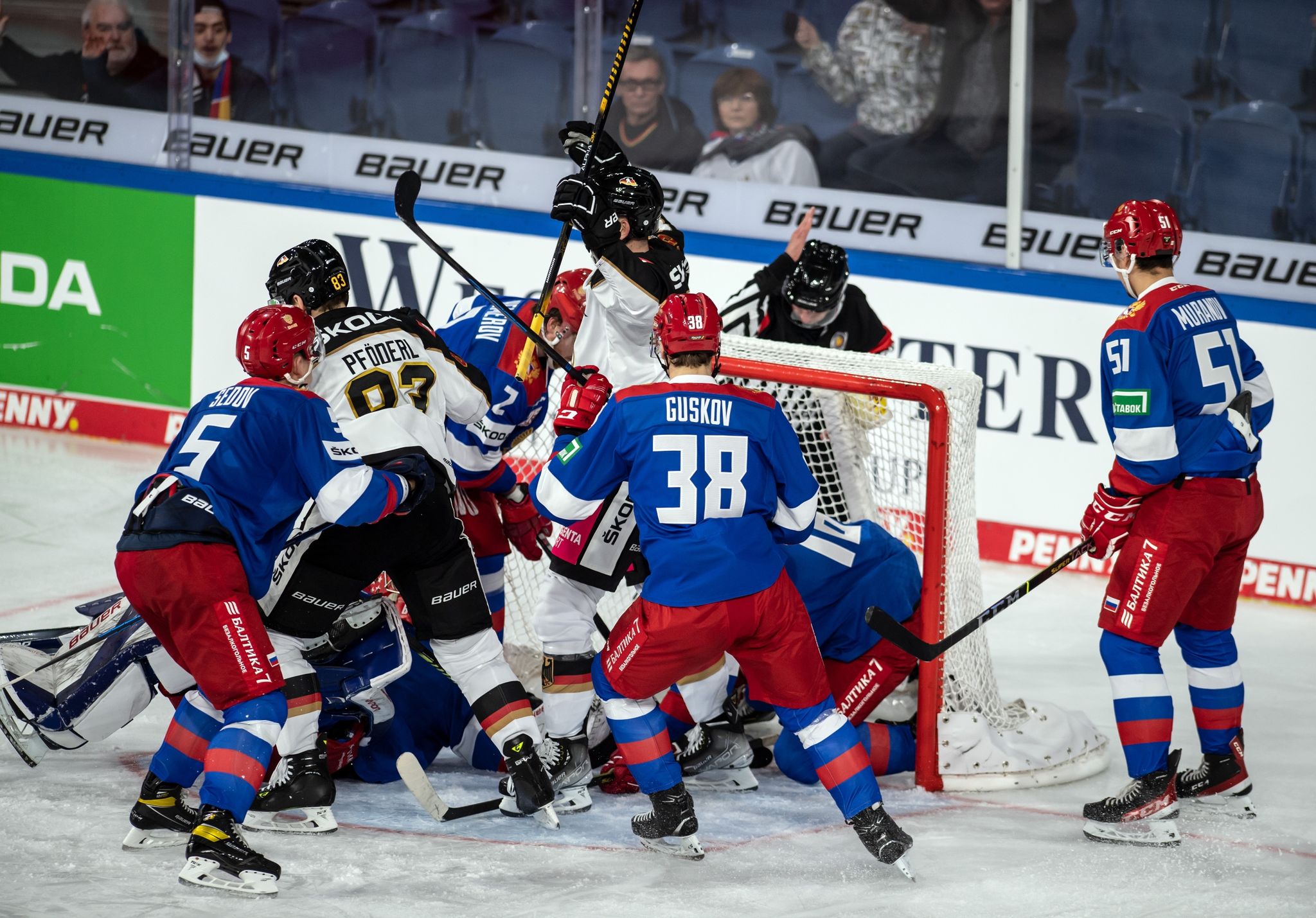 DEB-Team startet mit Sieg gegen Russland in Deutschland Cup