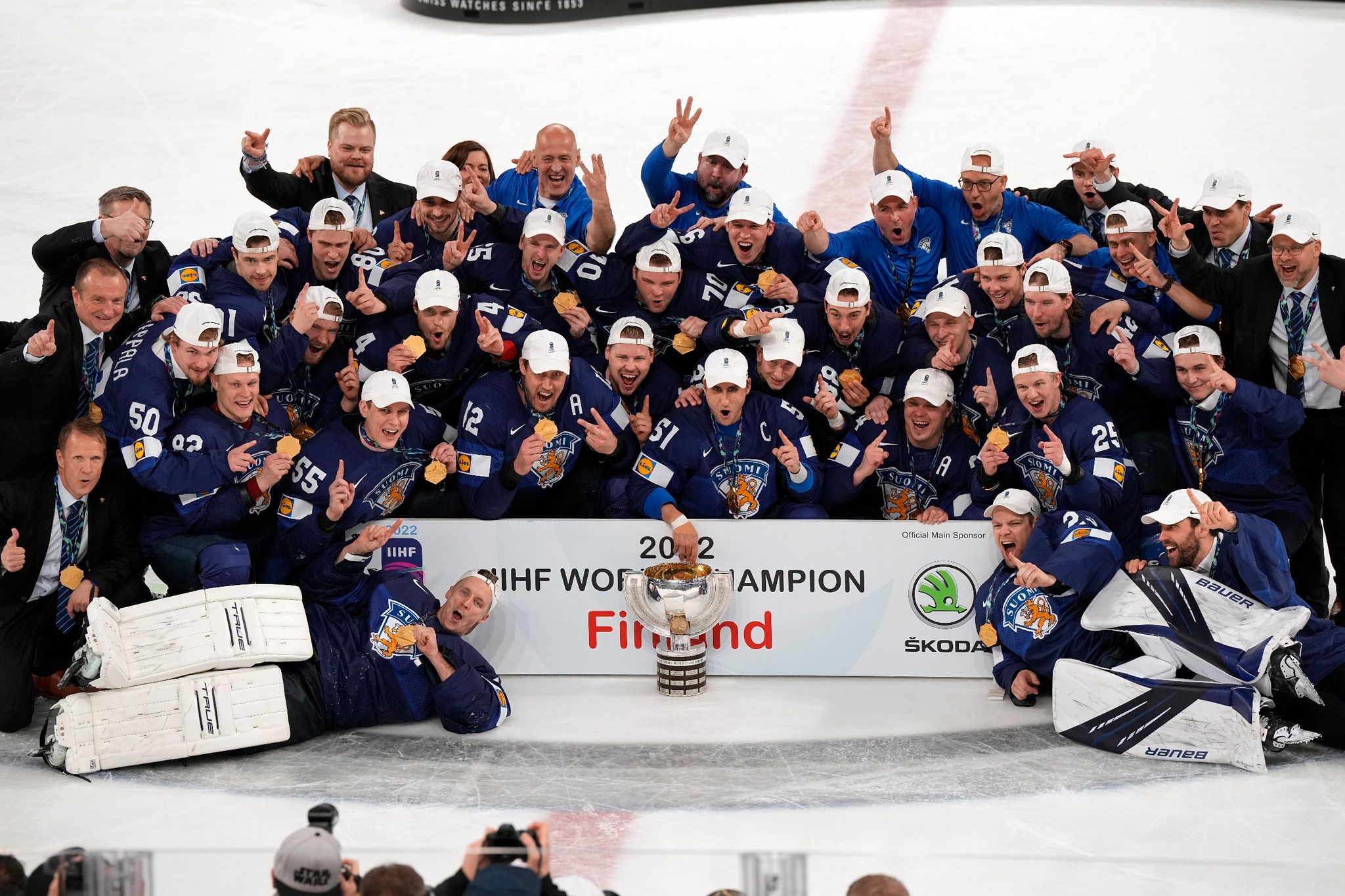 Ministerpräsidentin als Fan – Finnlands Eishockey-Gold