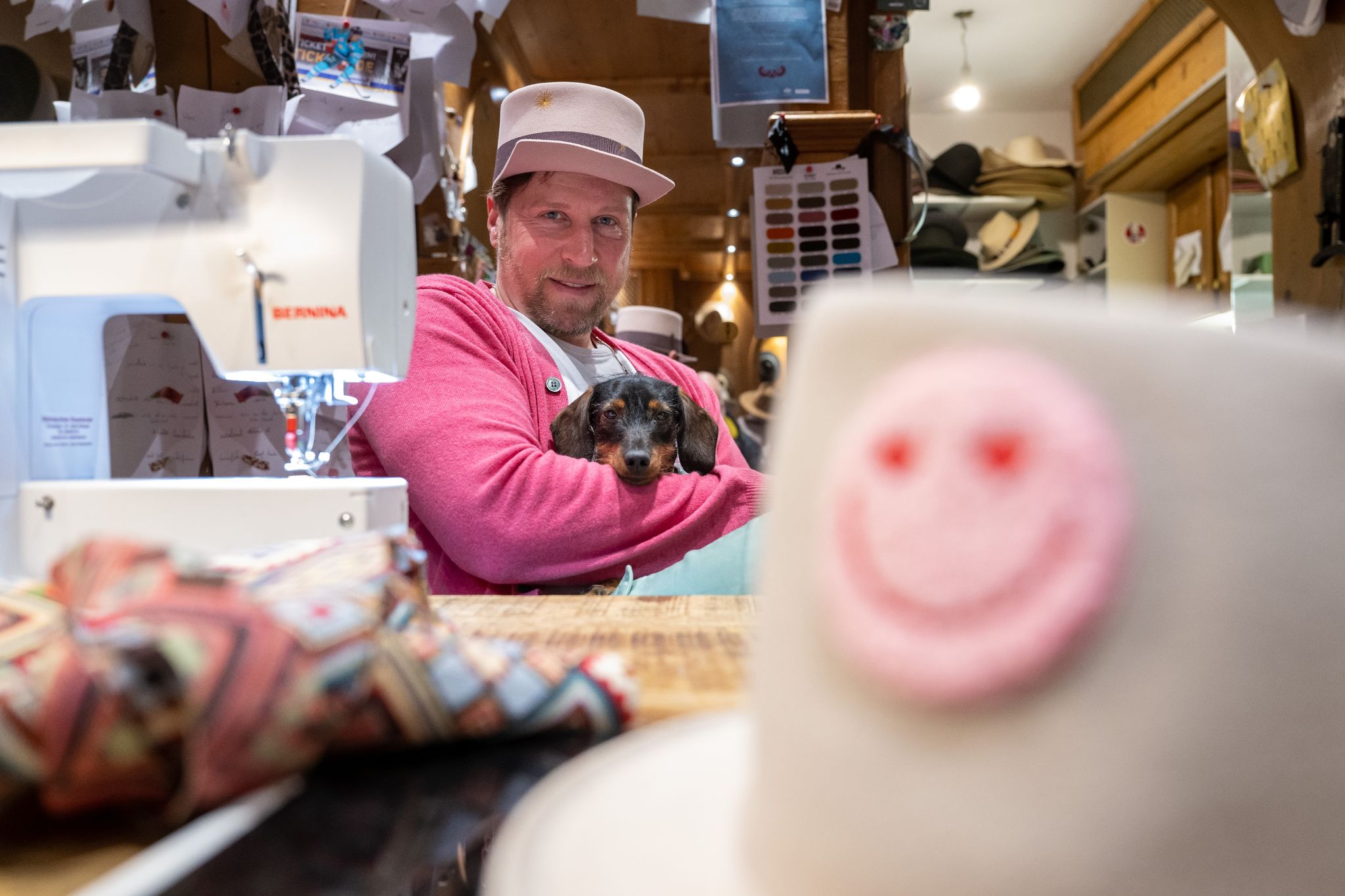 Ex-Eishockeyprofi Köppchen entwirft Hüte im eigenen Atelier