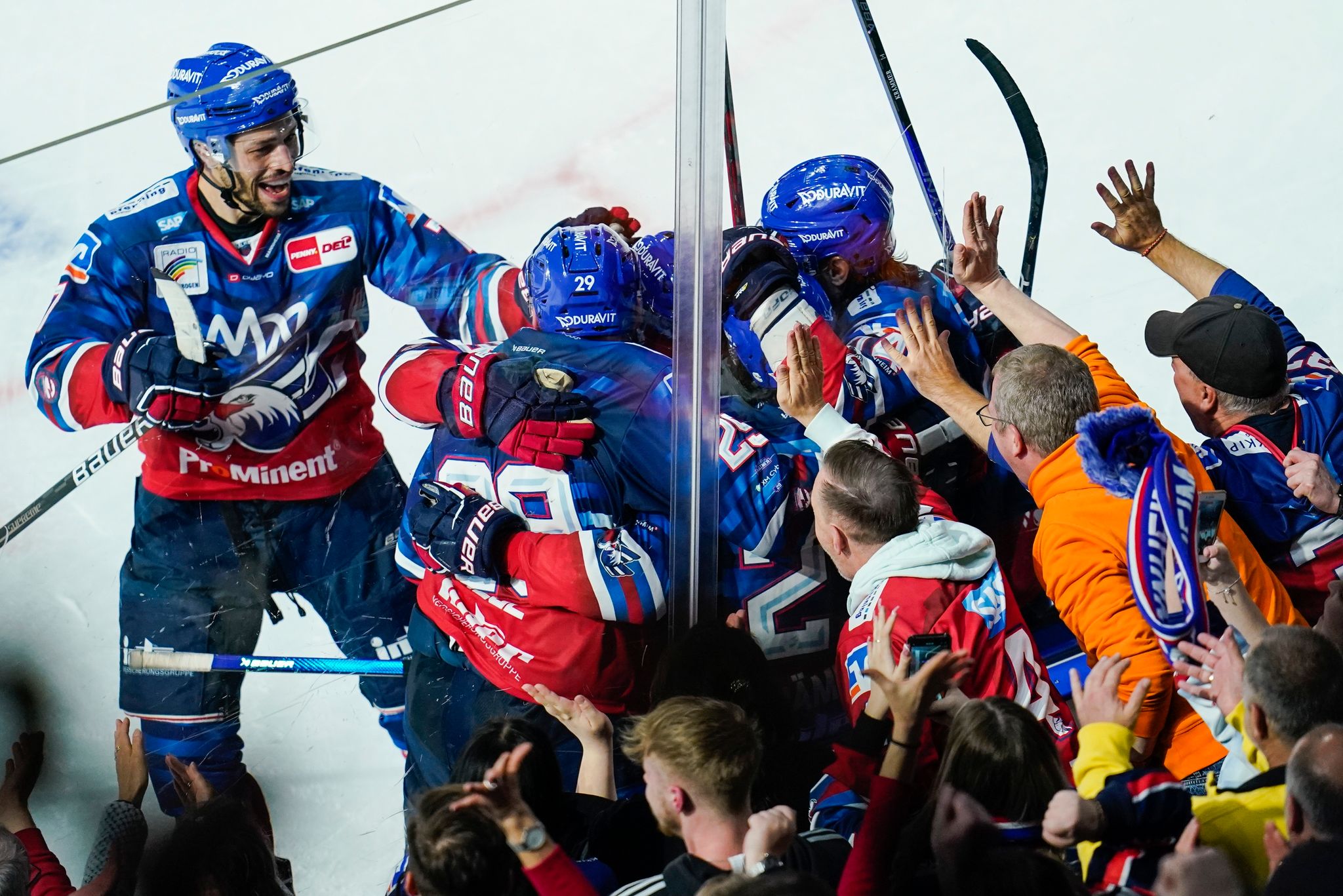 DEL-Playoffs: Ingolstadt und Mannheim drehen Rückstände