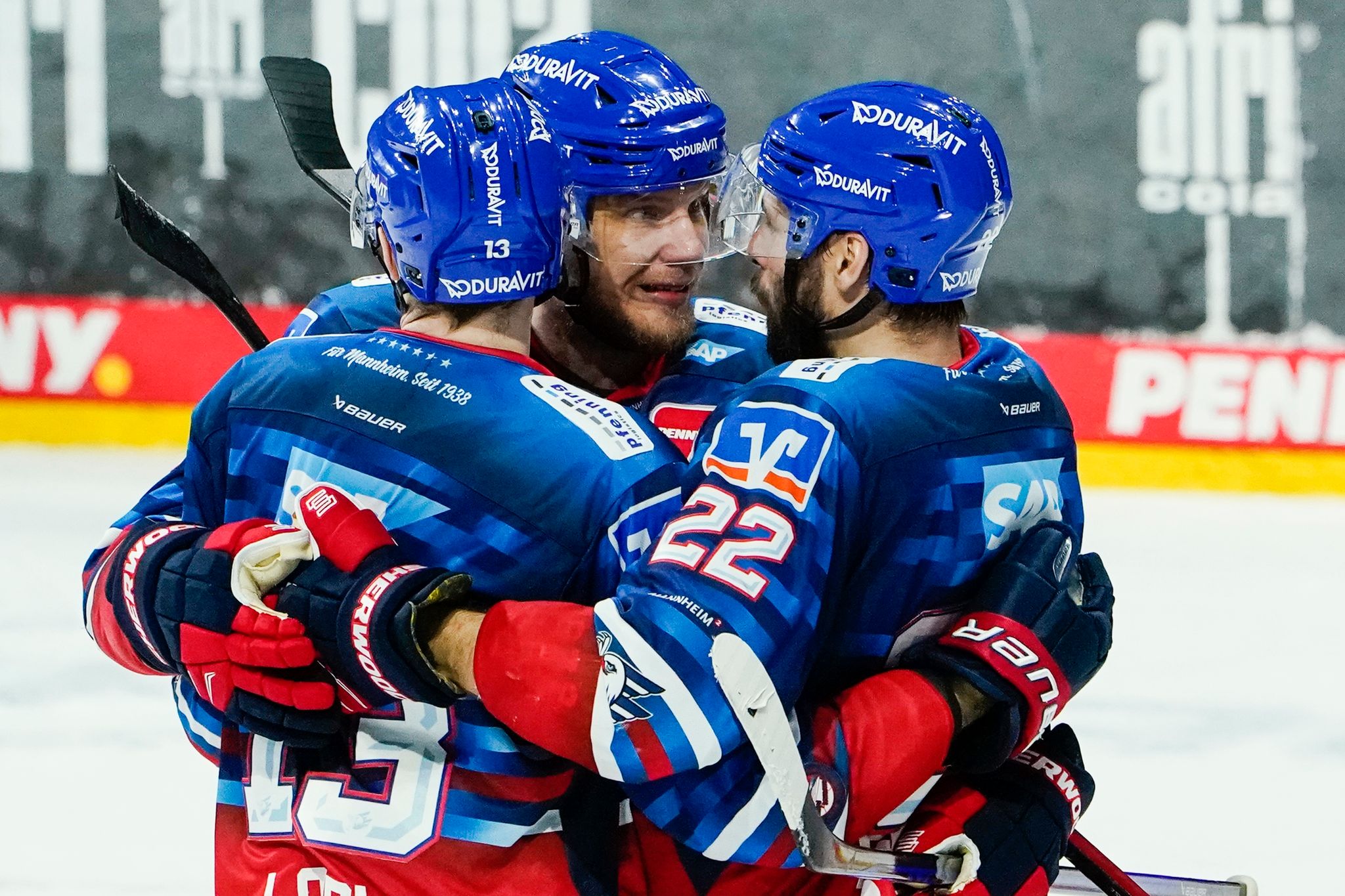 Adler Mannheim im Halbfinale gegen Ingolstadt wieder vorne