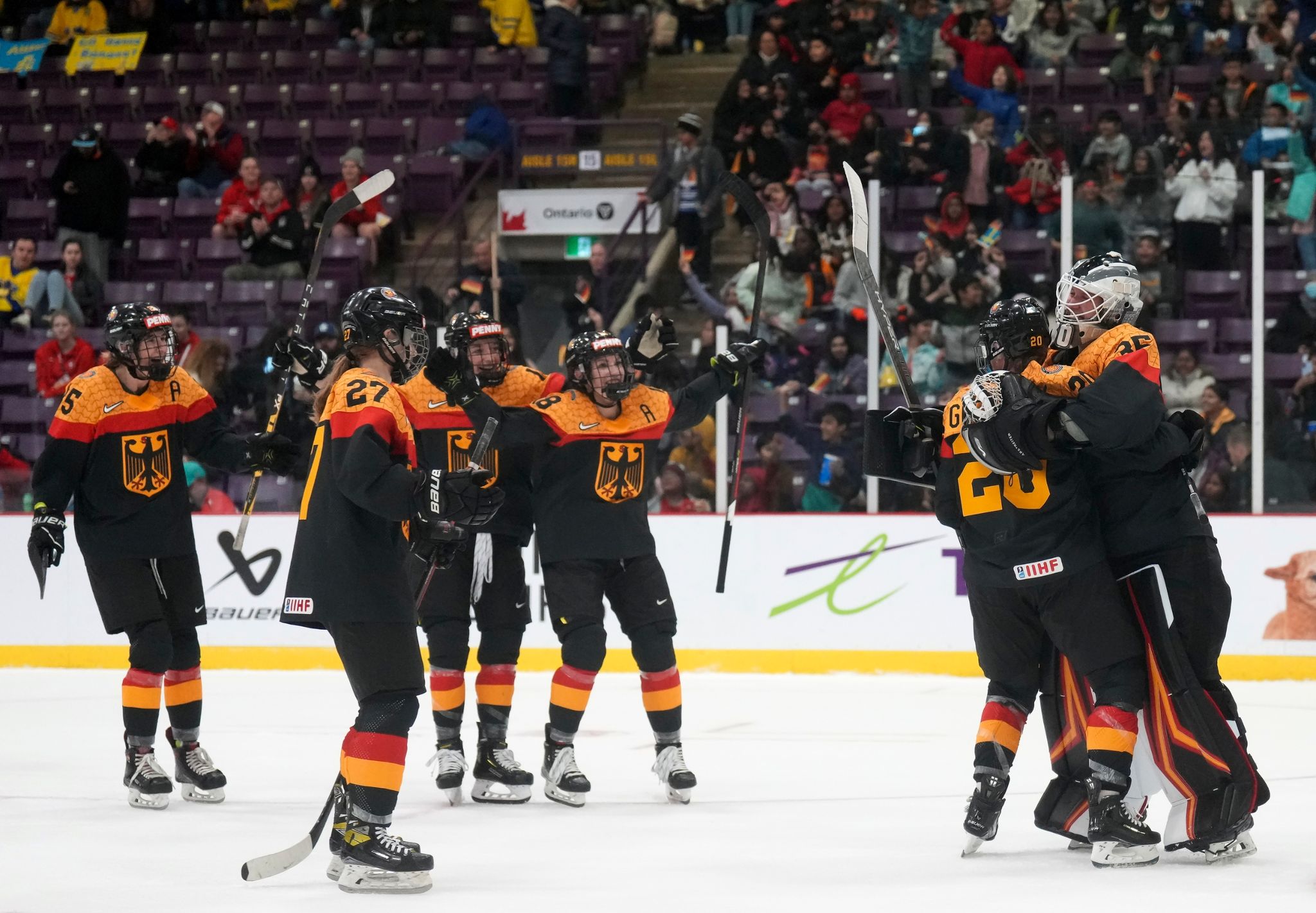 DEB-Frauen siegen bei Eishockey-WM gegen Frankreich