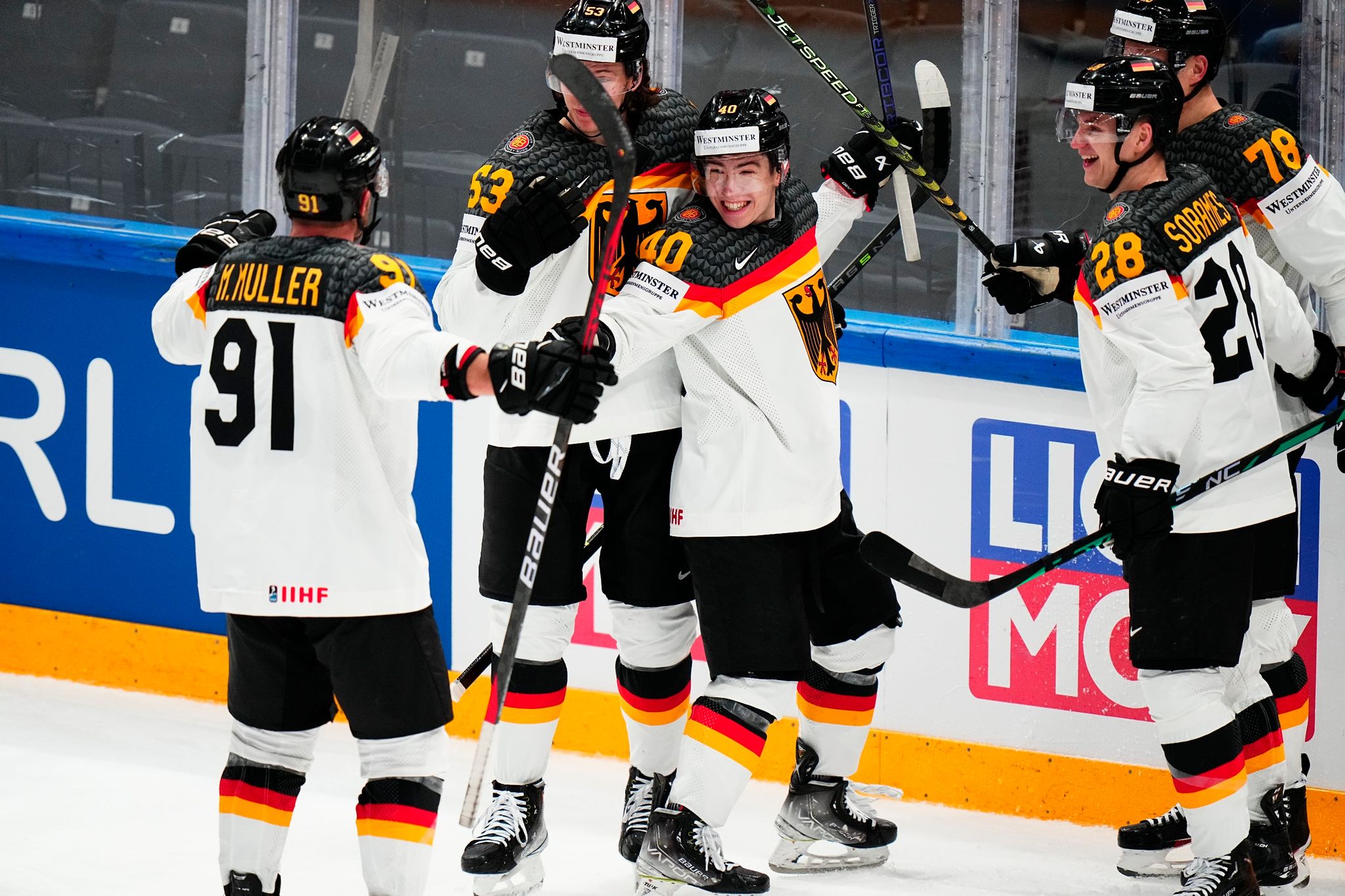 Rasantes Ende: DEB-Team wahrt mit 6:4 Viertelfinal-Chance
