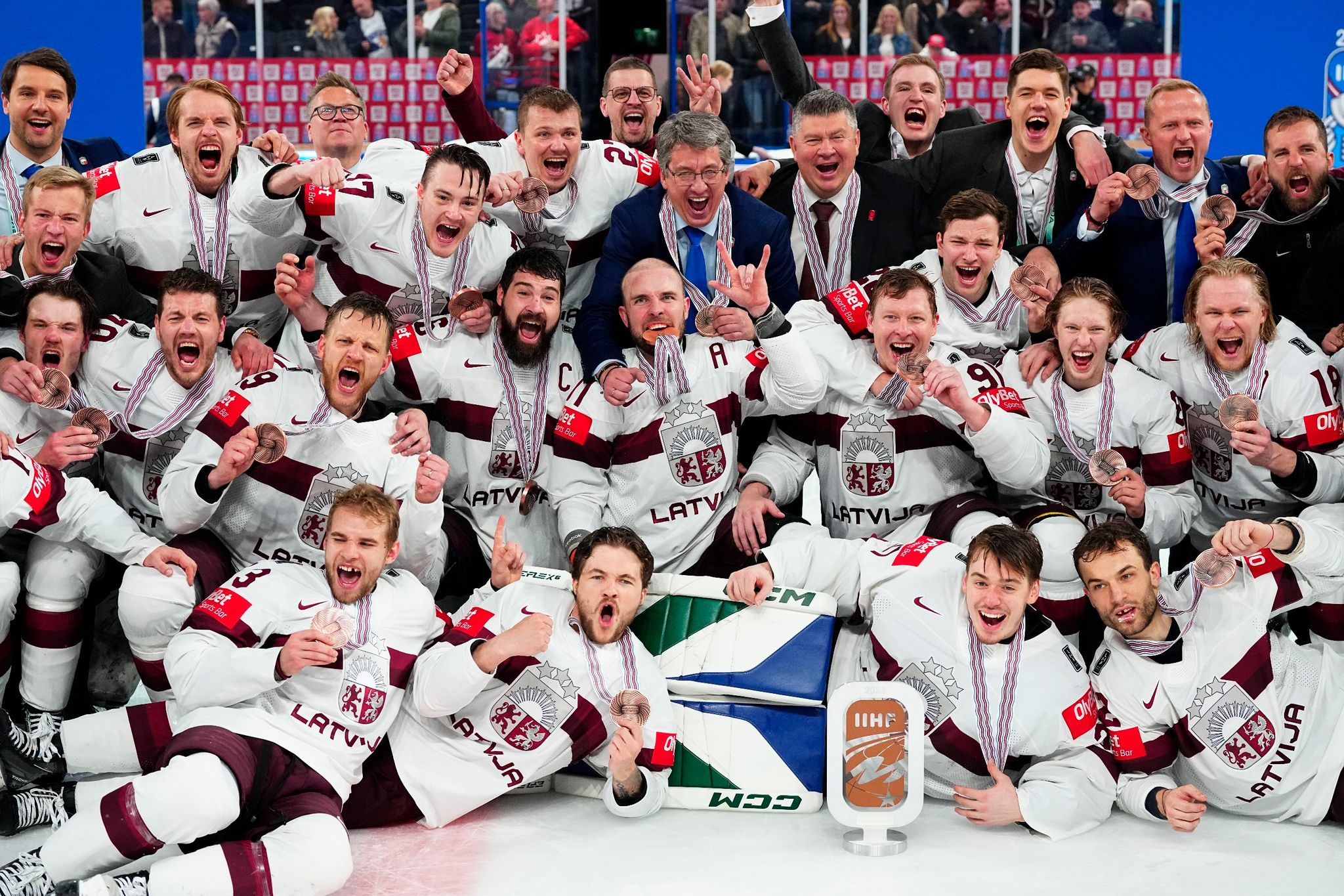 Bronze bei WM: Letten empfangen Eishockey-Helden euphorisch
