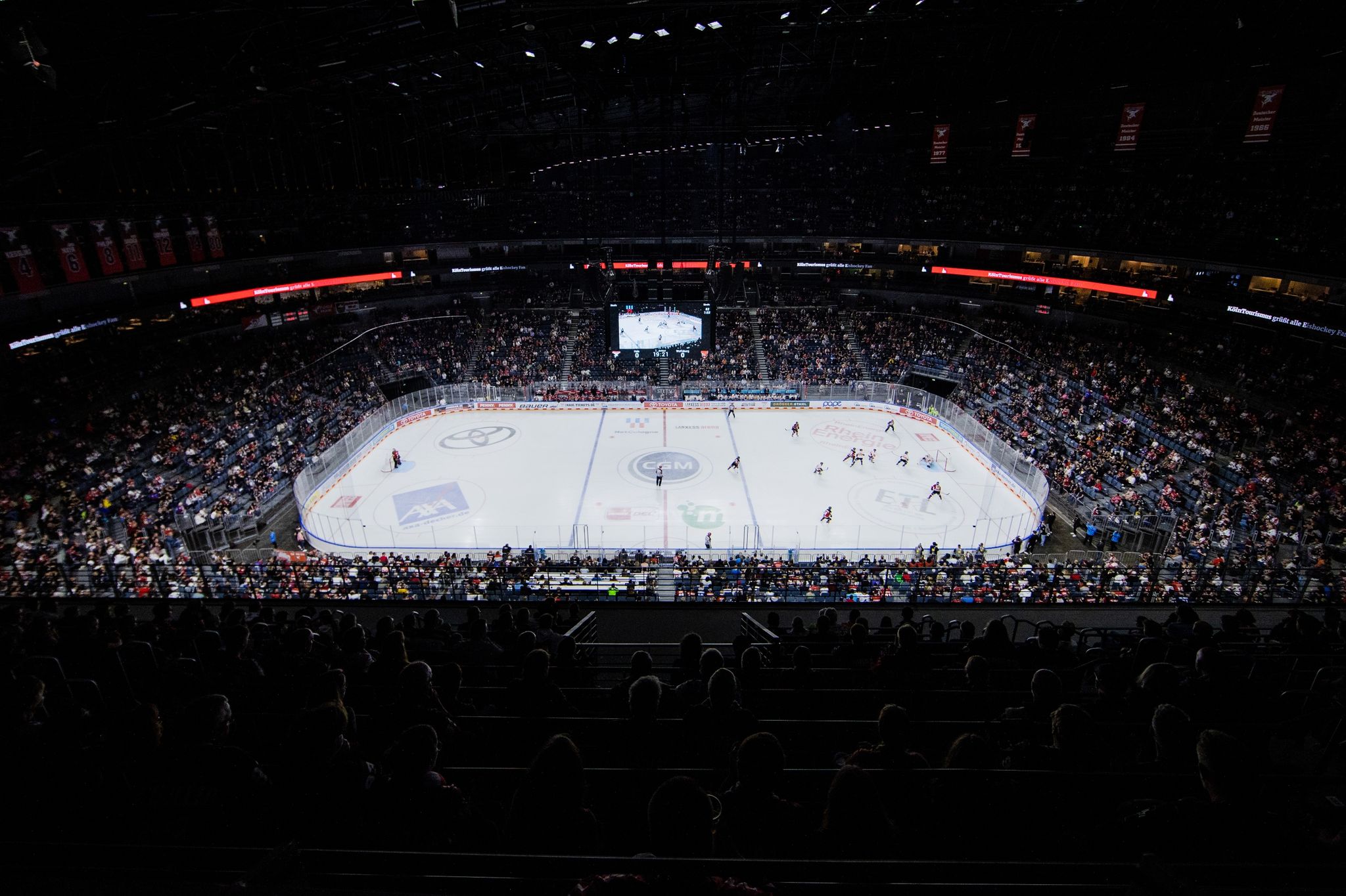 Mehr Zuschauer als sechs NHL-Teams: Haie mit Europarekord