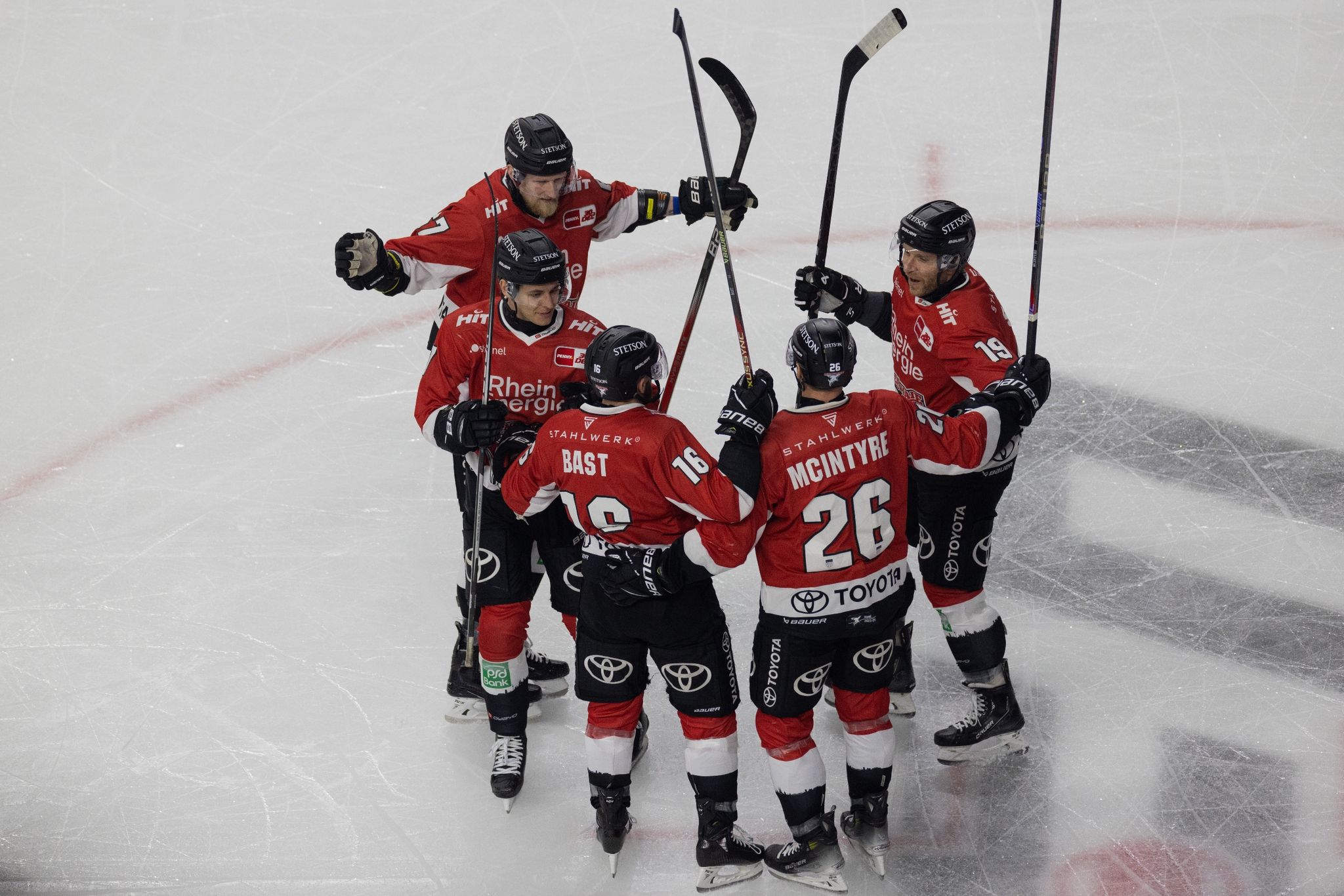 Köln und Mannheim siegen zum Auftakt der DEL-Playoffs