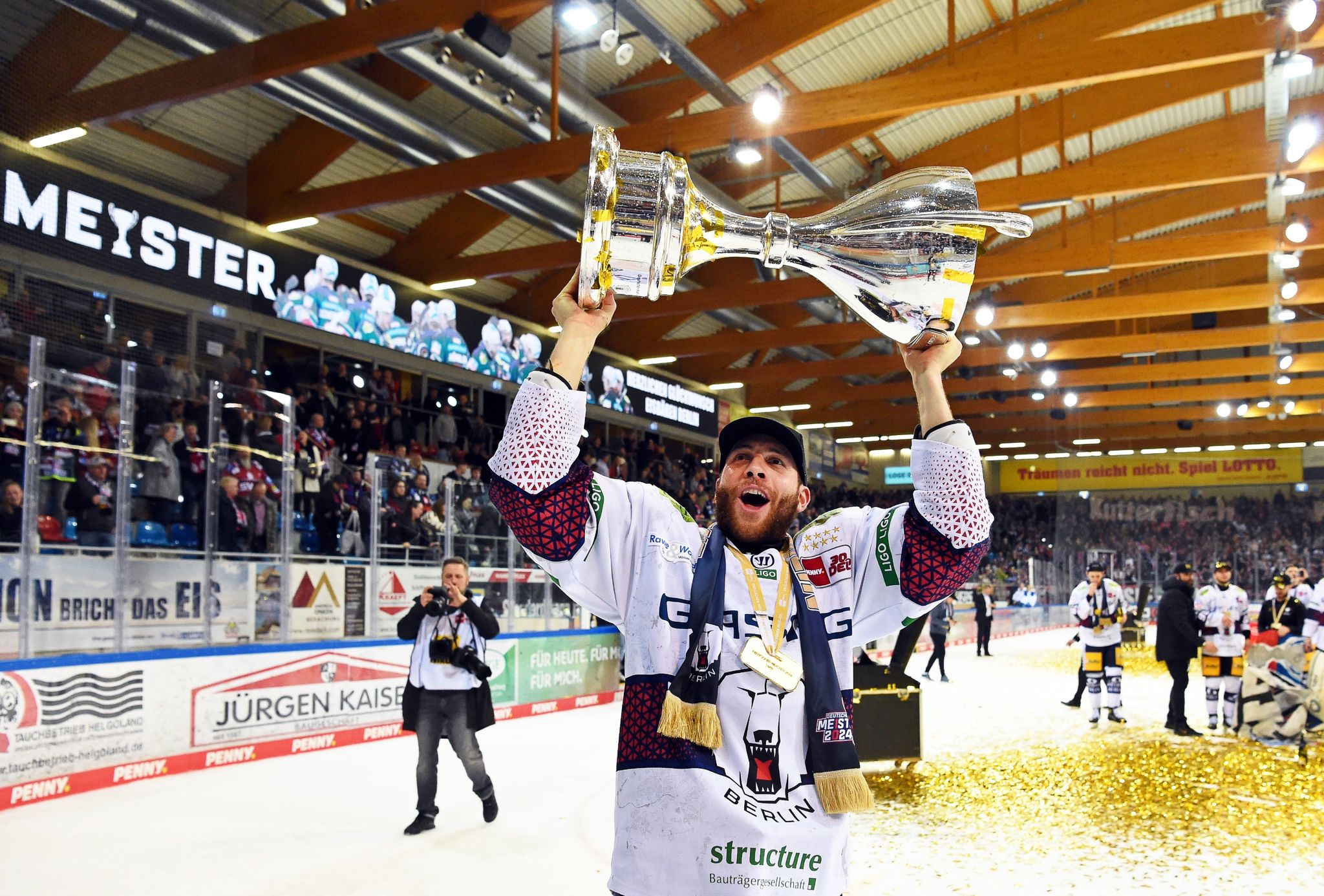 «Wie Brüder»: DEL-Meister Berlin feiert Titelcomeback