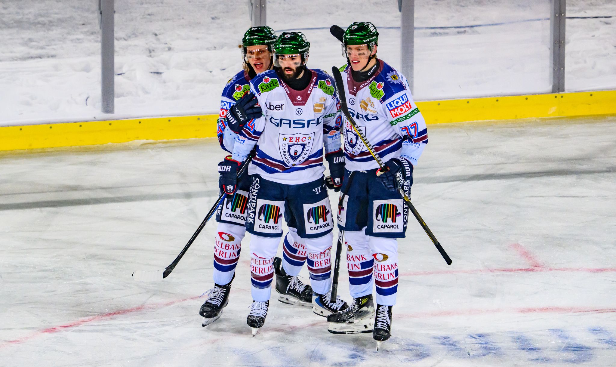 Eisbären Berlin gewinnen Winter Game gegen Dresdner Eislöwen