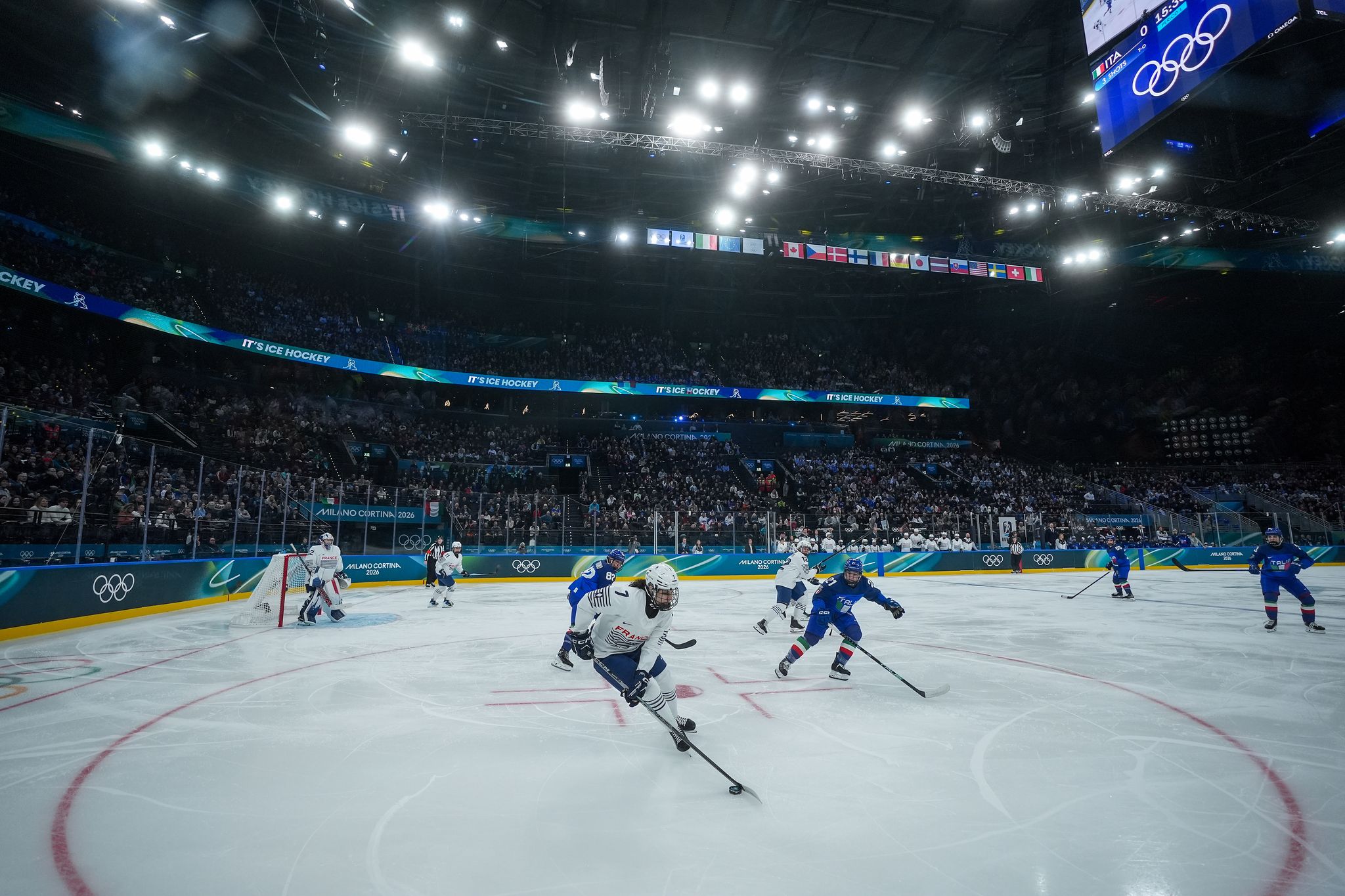 Italien siegt in noch nicht fertiggestellter Eishockey-Halle