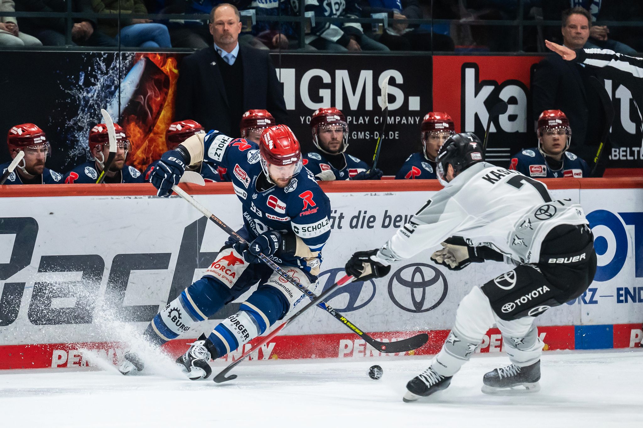 Favoriten Köln und Mannheim siegen zum DEL-Playoff-Start