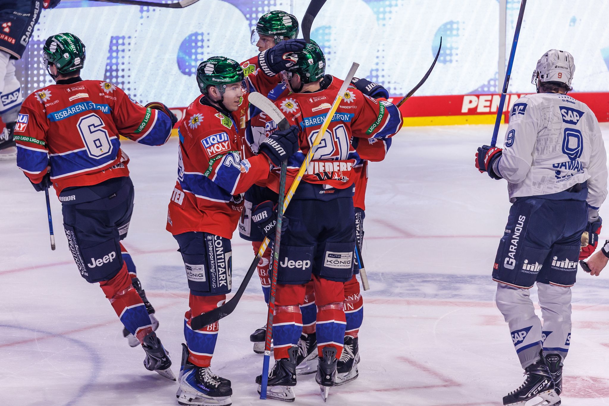 Tore-Spektakel in der DEL: Haie verlieren erneut