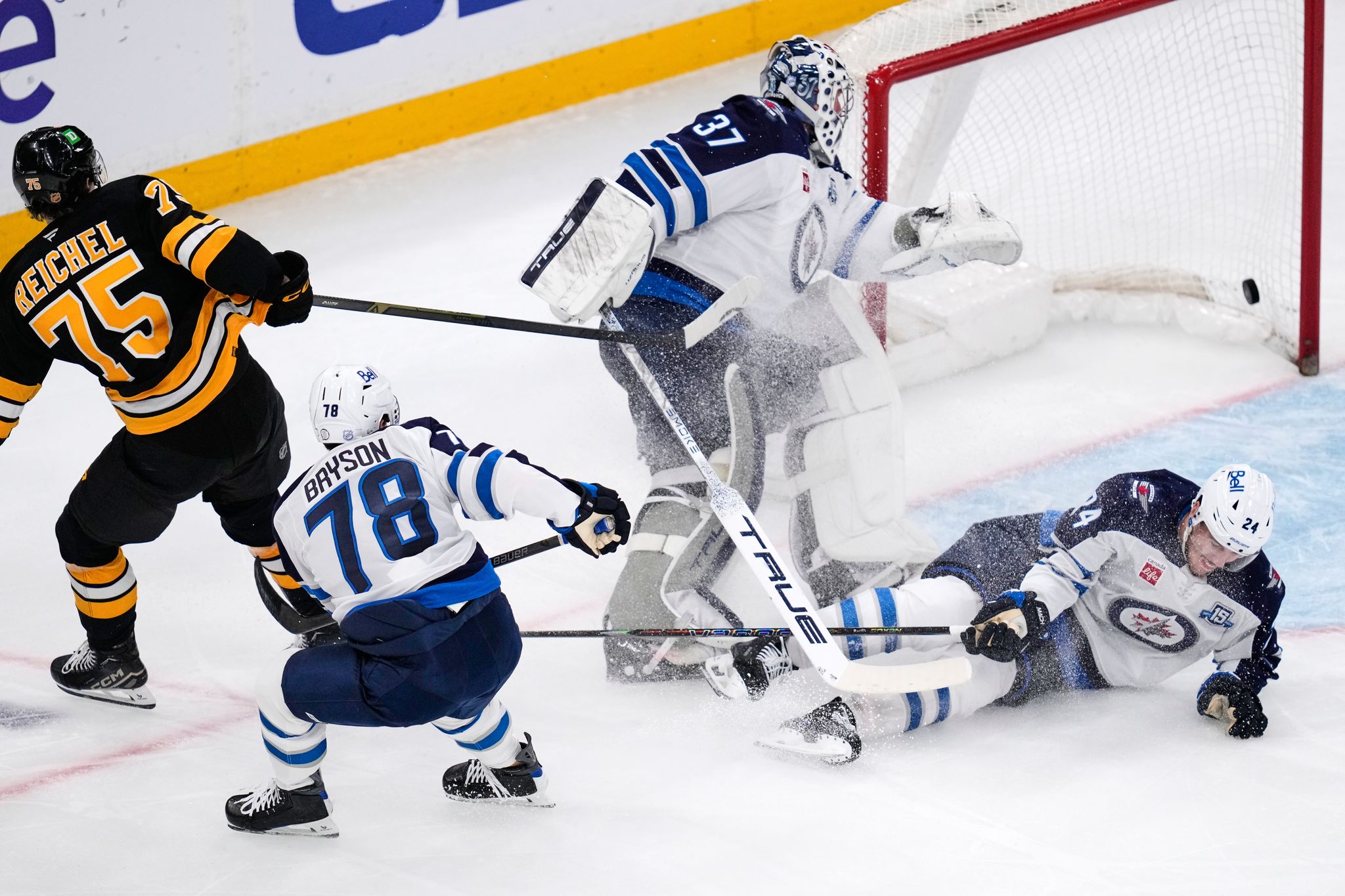 Reichel trifft beim NHL-Debüt für die Boston Bruins