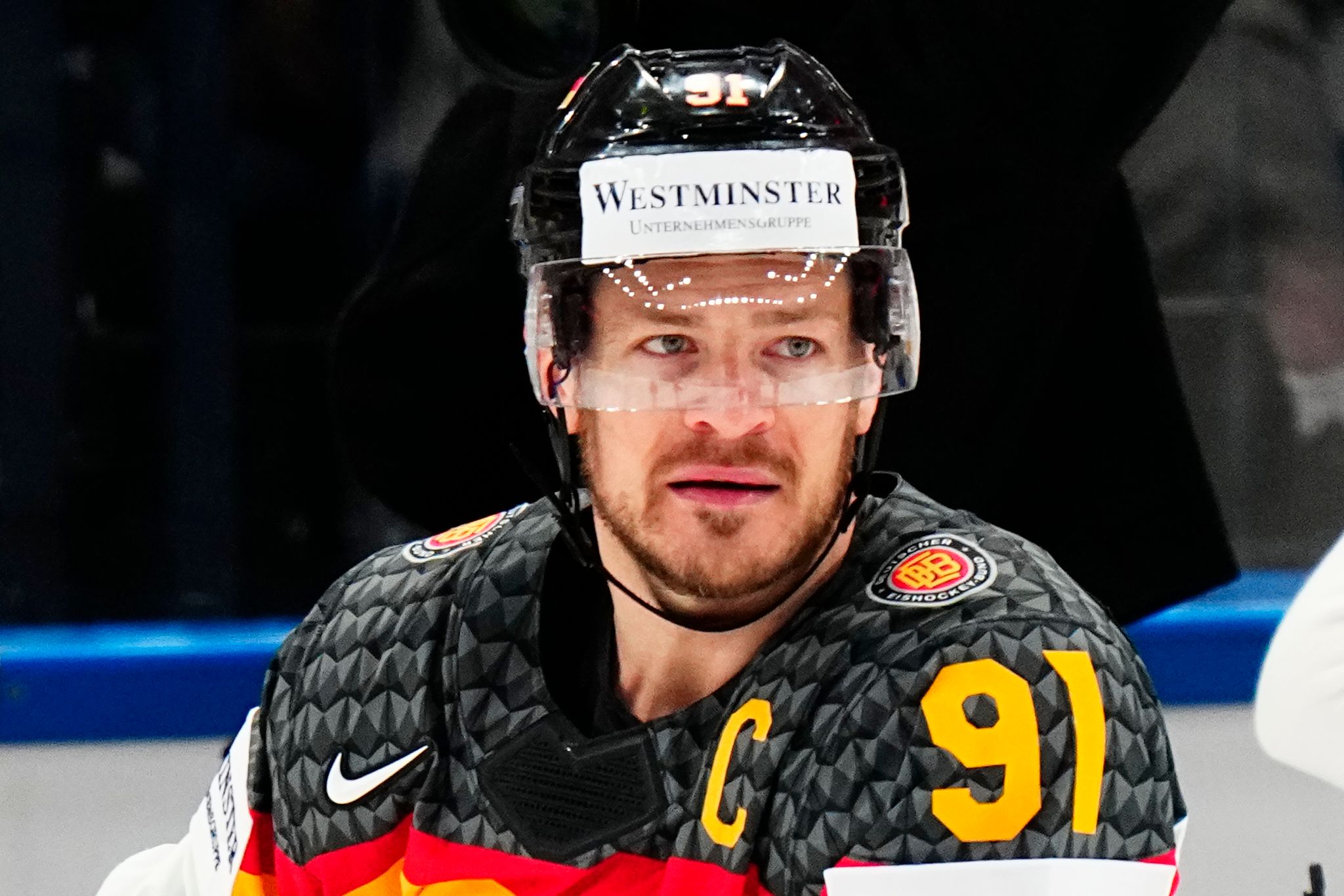 Eishockey-Veteran Moritz Müller verlängert bei den Haien